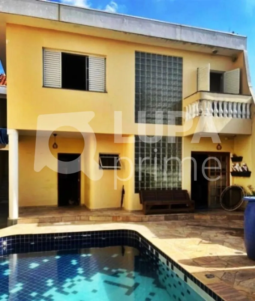 Casa, 5 quartos, 242 m² - Foto 2