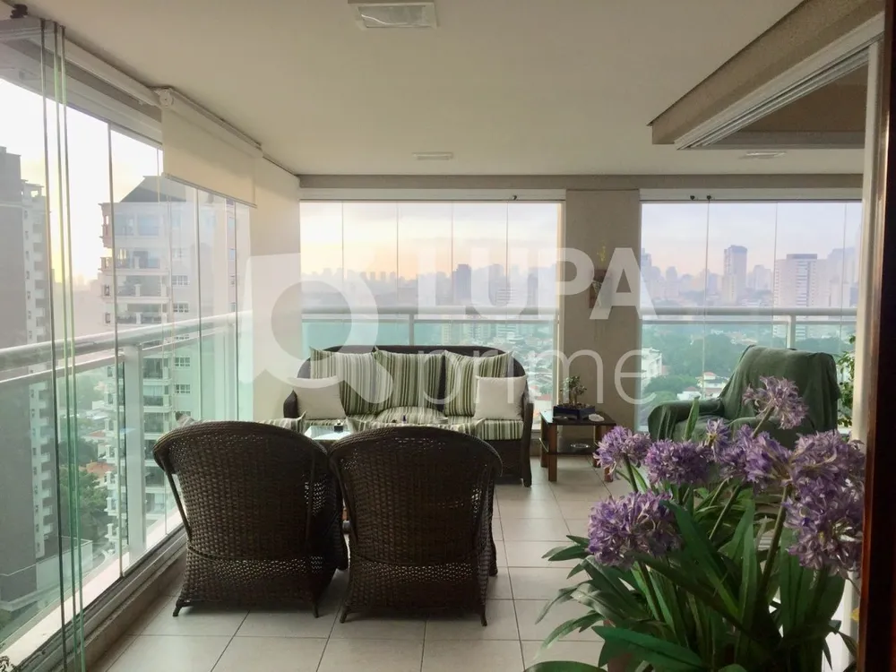 Apartamento, 3 quartos, 213 m² - Foto 1