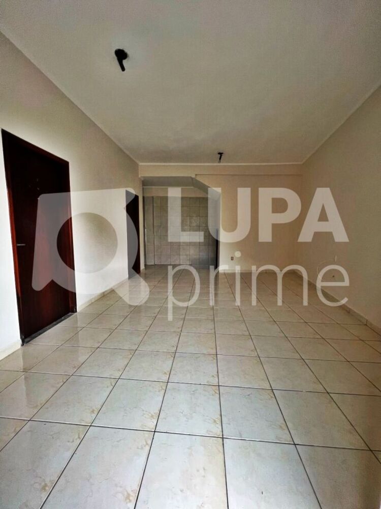 Casa para alugar com 3 quartos, 80m² - Foto 2