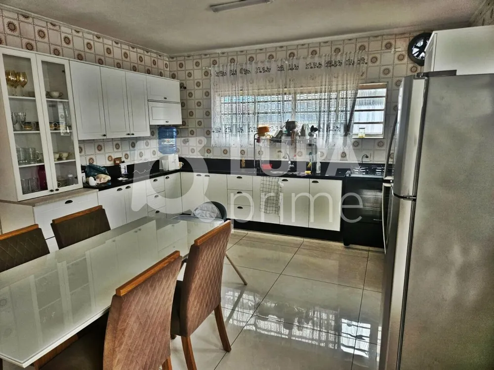 Casa, 3 quartos, 195 m² - Foto 1