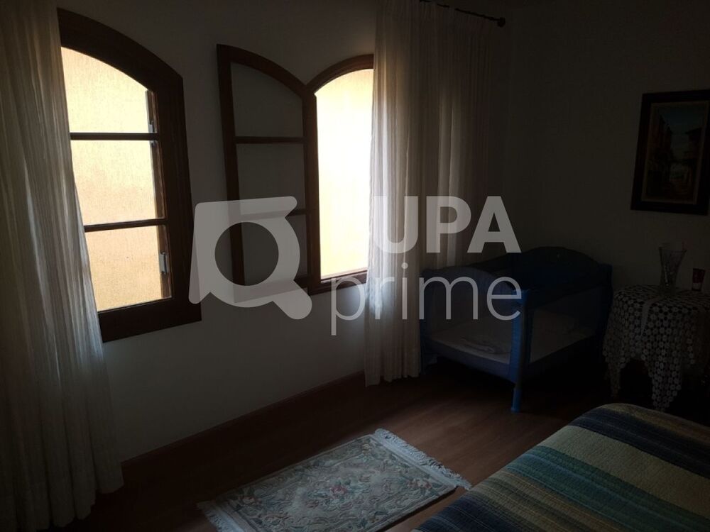 Casa à venda com 4 quartos, 420m² - Foto 1