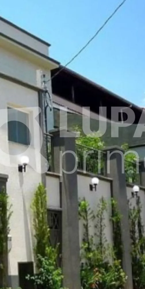 Casa à venda com 3 quartos, 220m² - Foto 3