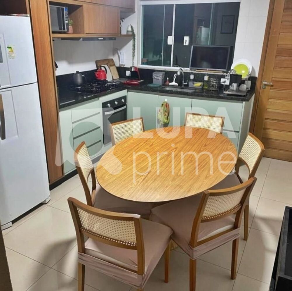 Casa à venda com 2 quartos, 140m² - Foto 4