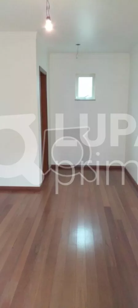 Casa à venda com 3 quartos, 250m² - Foto 3