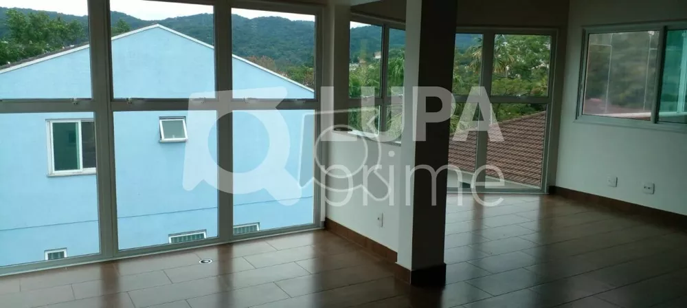 Casa à venda com 3 quartos, 250m² - Foto 1