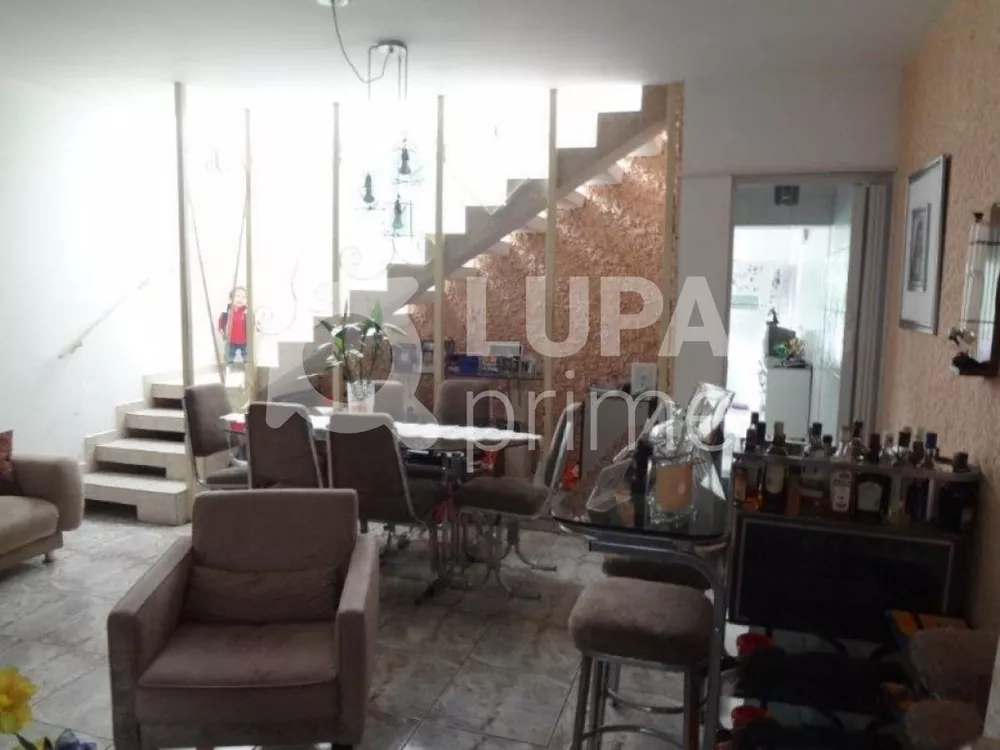 Casa à venda com 3 quartos, 190m² - Foto 1