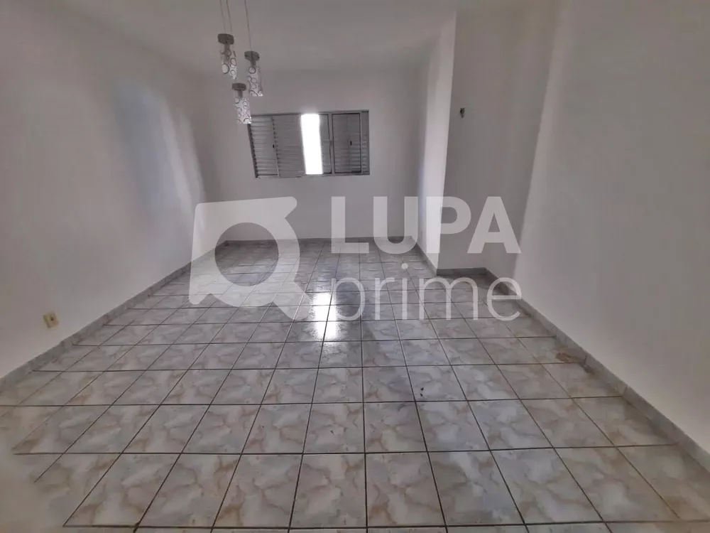 Casa para alugar com 1 quarto, 40m² - Foto 2