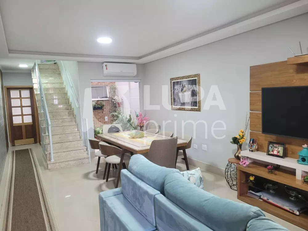 Casa à venda com 3 quartos, 150m² - Foto 1