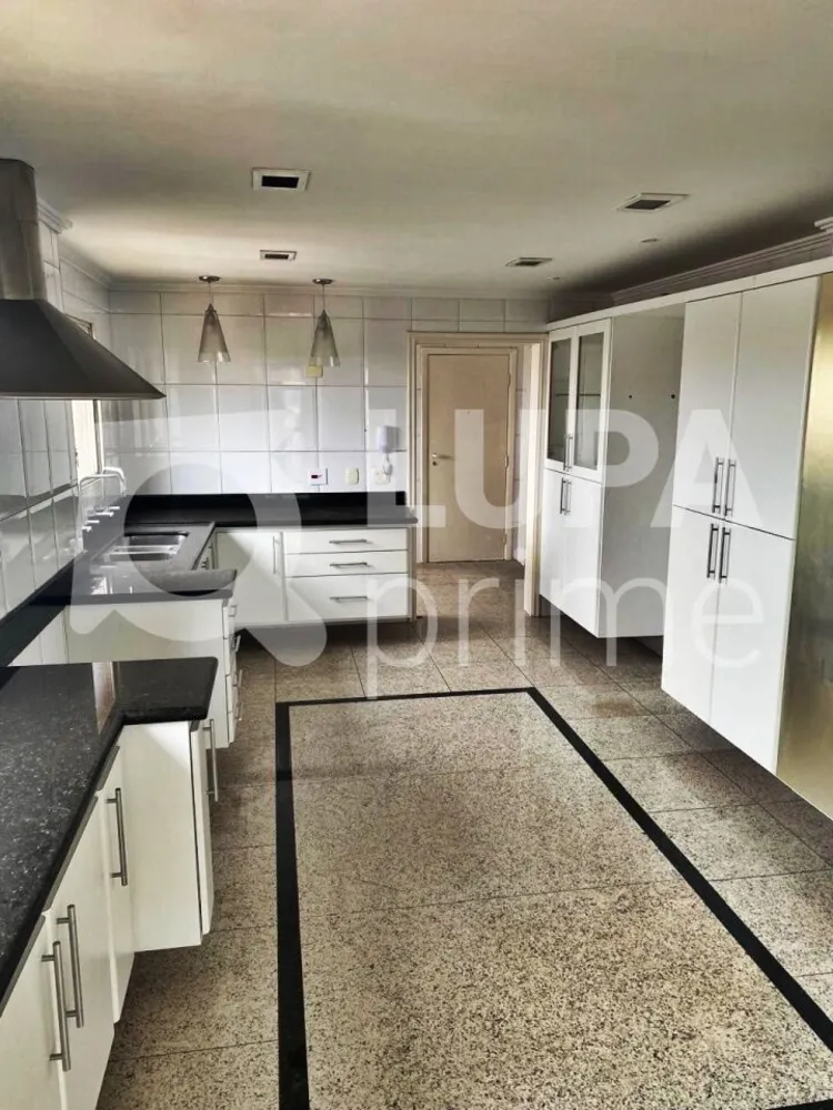 Apartamento, 3 quartos, 236 m² - Foto 1