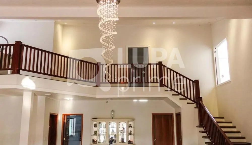 Casa, 4 quartos, 242 m² - Foto 2
