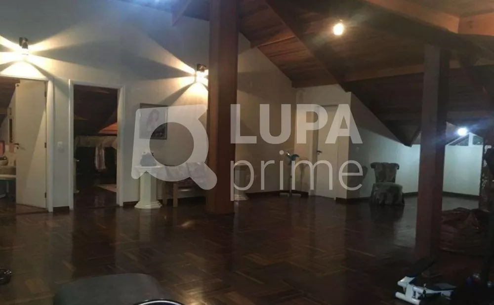 Casa de Condomínio à venda com 6 quartos, 600m² - Foto 2