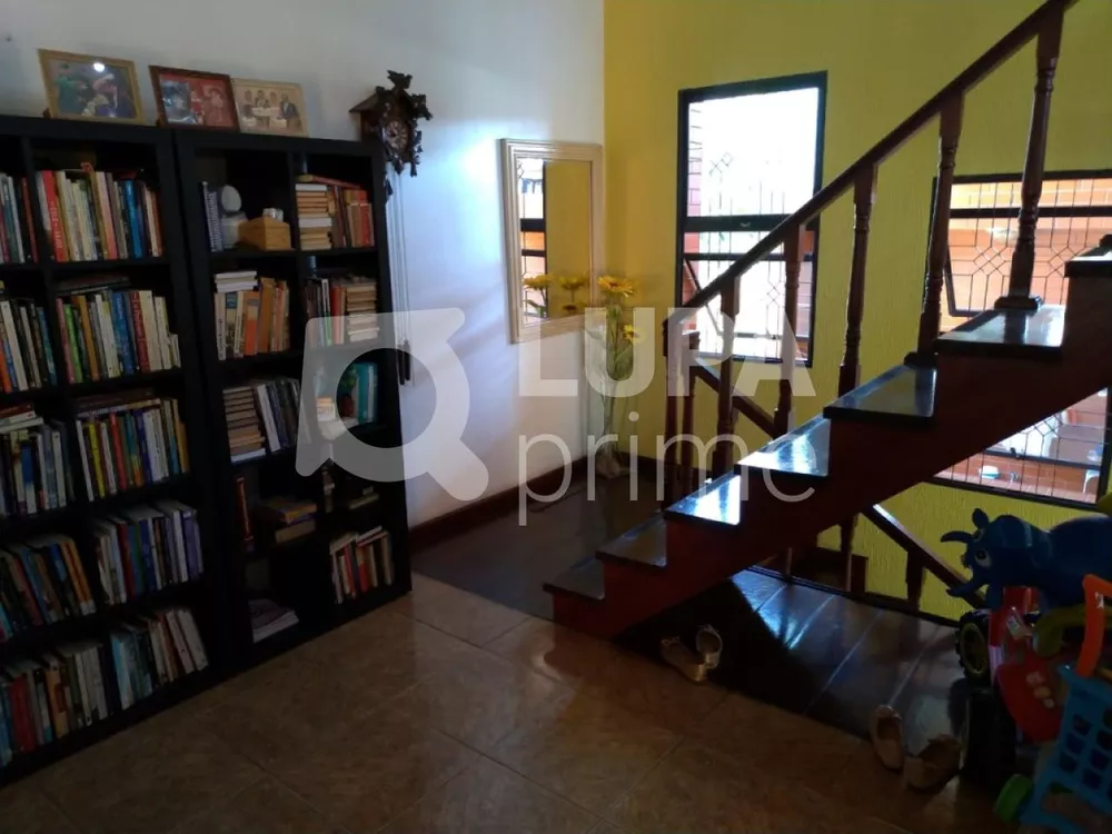 Casa à venda com 5 quartos, 280m² - Foto 4