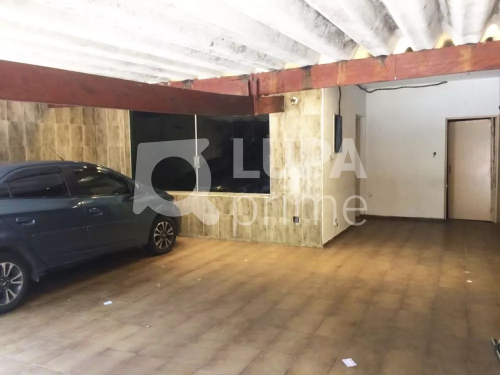 Casa à venda com 3 quartos, 225m² - Foto 3