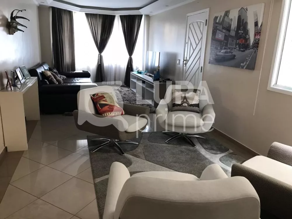 Casa à venda com 3 quartos, 250m² - Foto 2