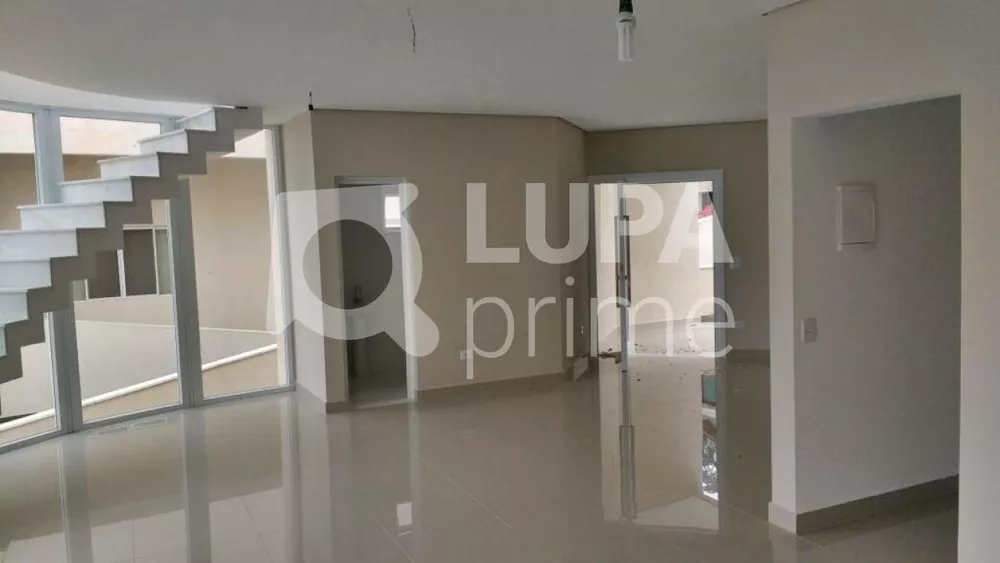 Casa à venda com 4 quartos, 250m² - Foto 2