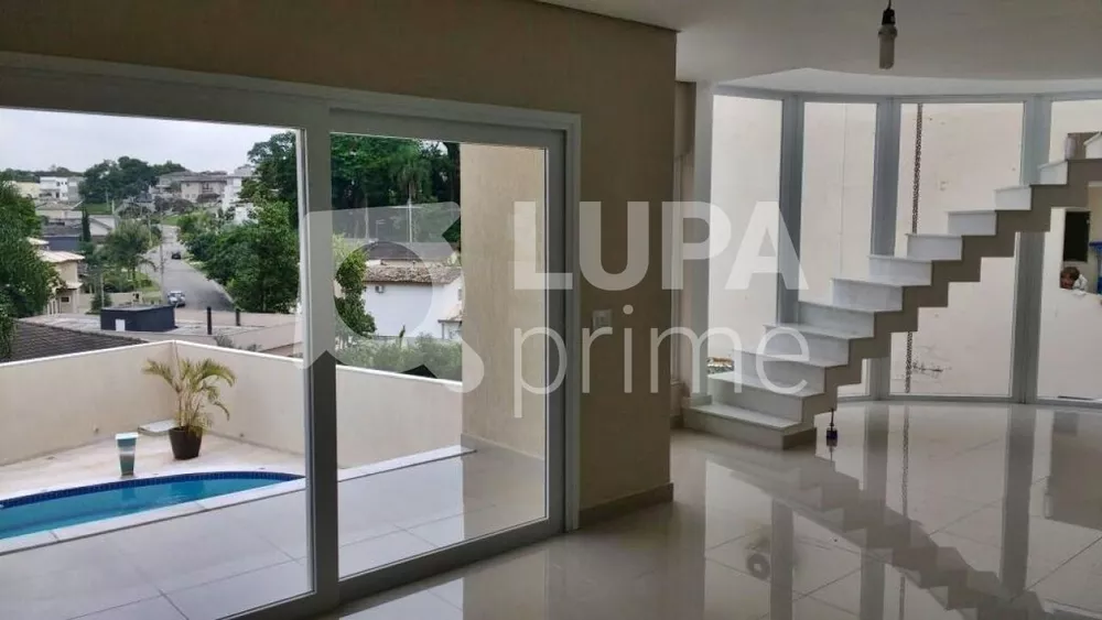 Casa à venda com 4 quartos, 250m² - Foto 3