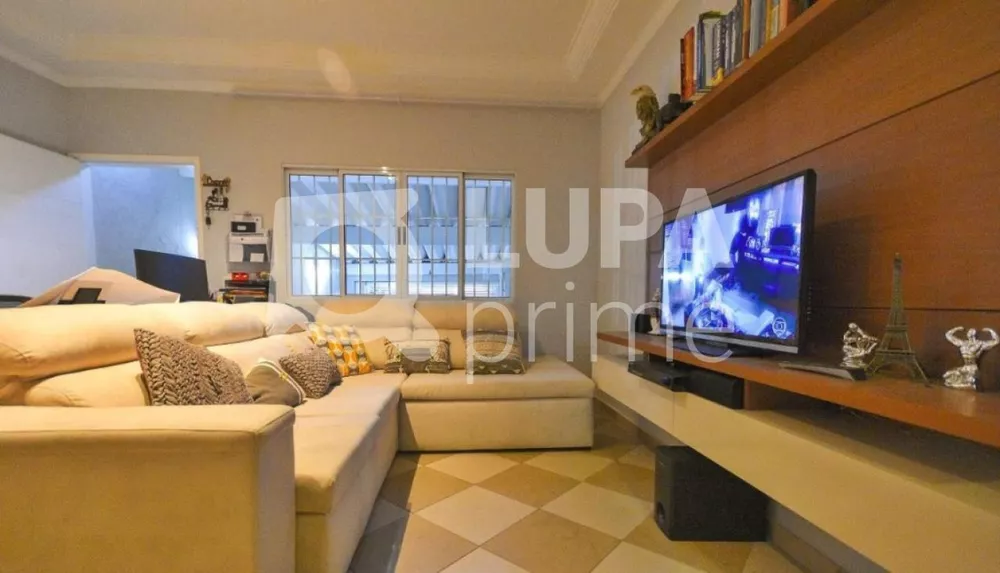 Casa à venda com 4 quartos, 111m² - Foto 2