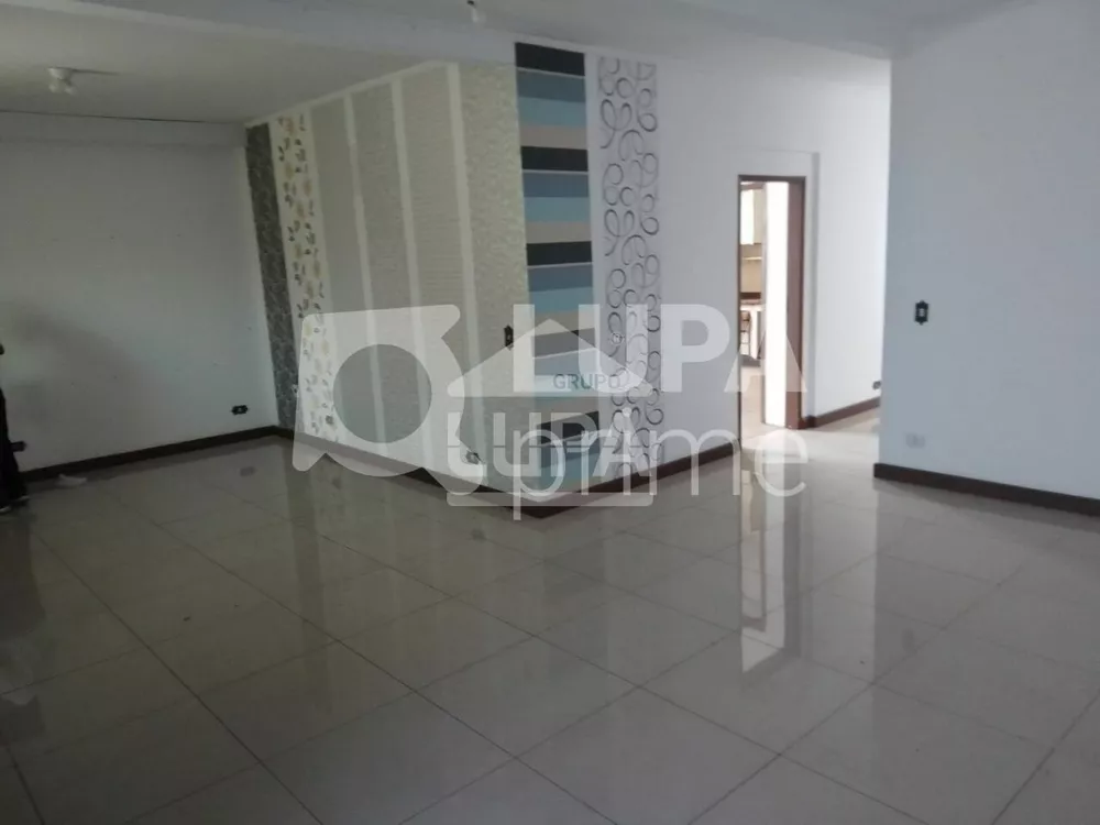 Casa à venda com 3 quartos, 340m² - Foto 2