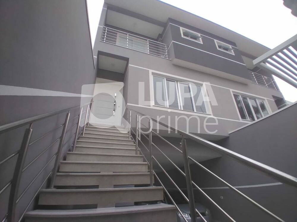 Casa à venda com 4 quartos, 244m² - Foto 1