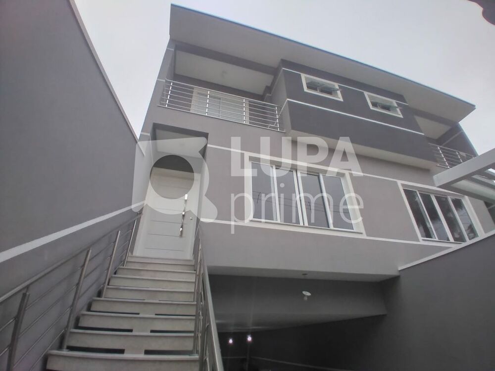 Casa à venda com 4 quartos, 244m² - Foto 2