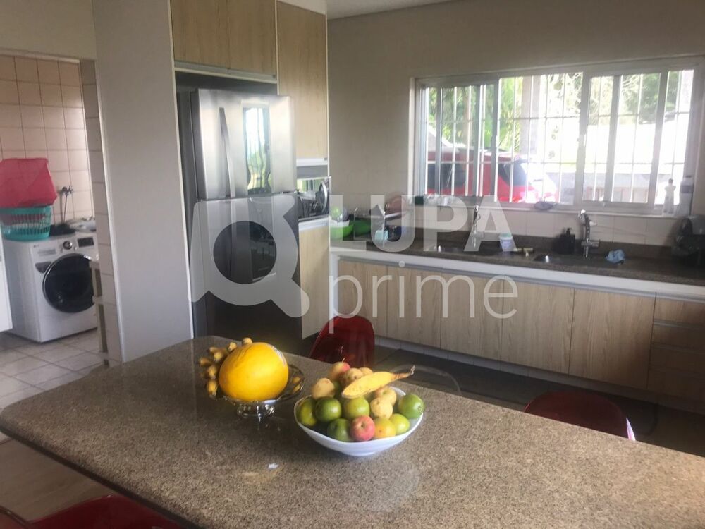 Casa à venda com 4 quartos, 358m² - Foto 12