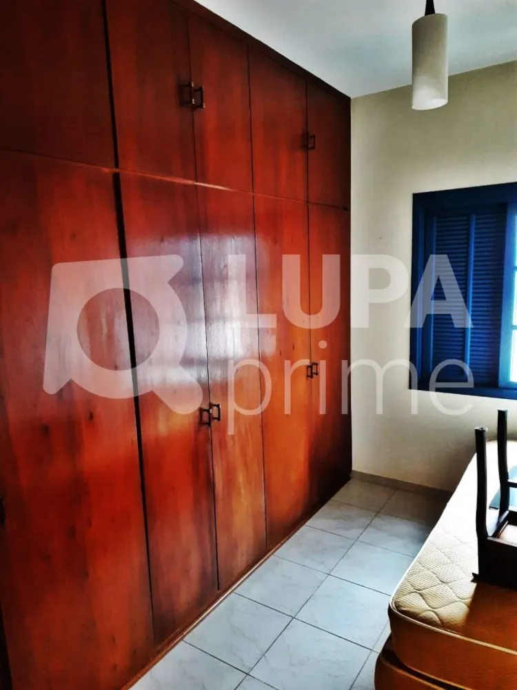 Casa, 3 quartos, 220 m² - Foto 2