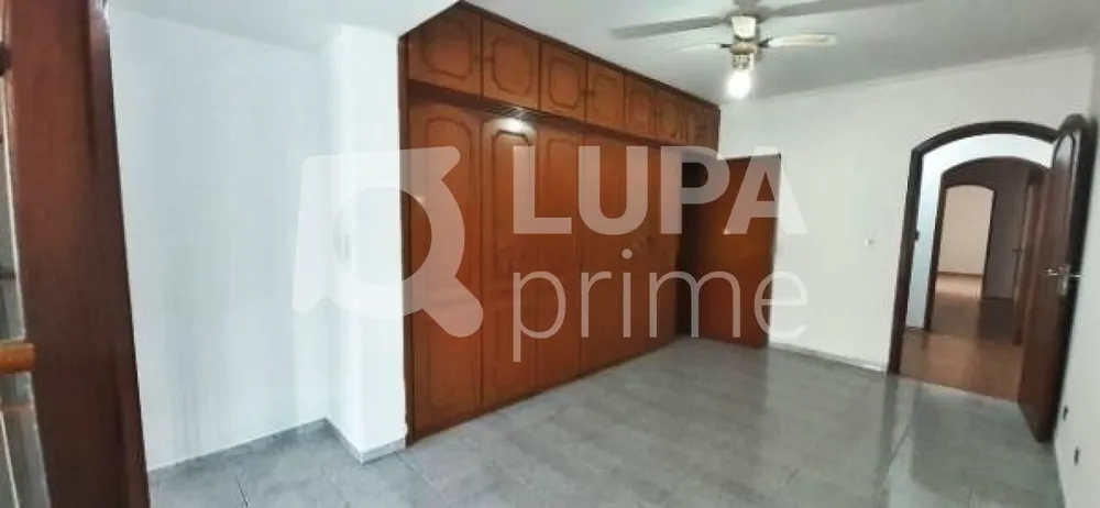 Casa, 4 quartos, 230 m² - Foto 1