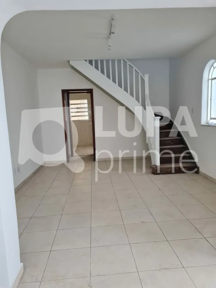 Casa, 3 quartos, 250 m² - Foto 2