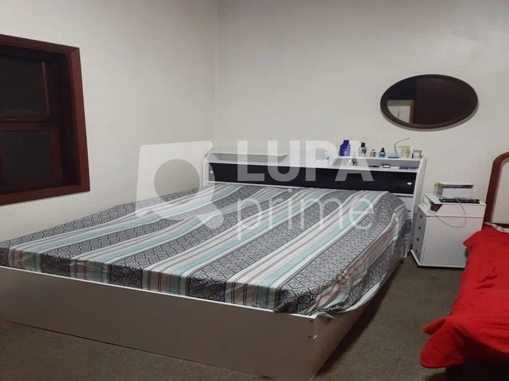 Casa, 3 quartos, 216 m² - Foto 1