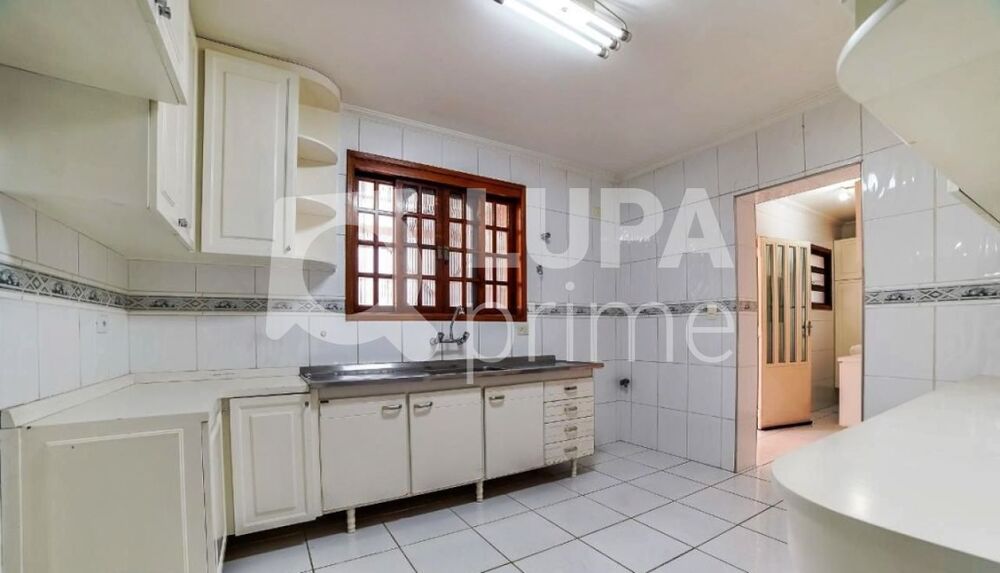 Casa à venda com 6 quartos, 220m² - Foto 12