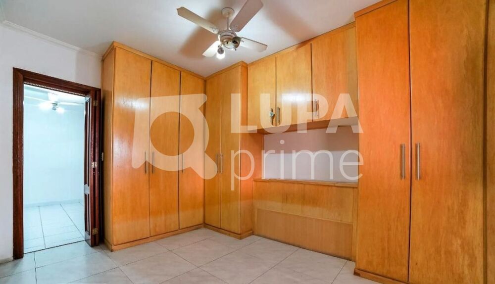 Casa à venda com 6 quartos, 220m² - Foto 9