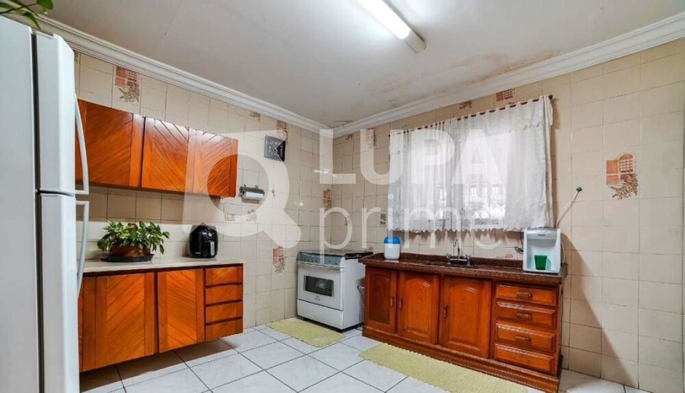Casa à venda com 6 quartos, 220m² - Foto 11