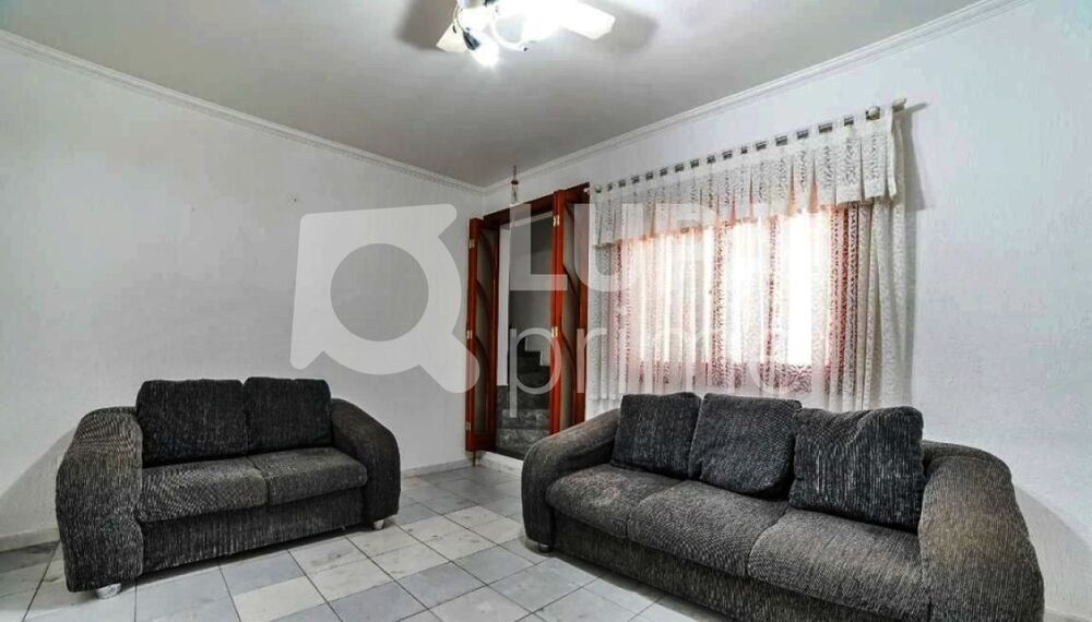 Casa à venda com 6 quartos, 220m² - Foto 3