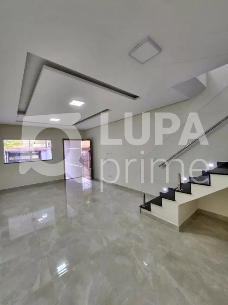 Casa à venda com 3 quartos, 130m² - Foto 1