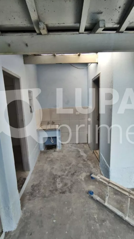 Casa para alugar com 2 quartos, 320m² - Foto 8