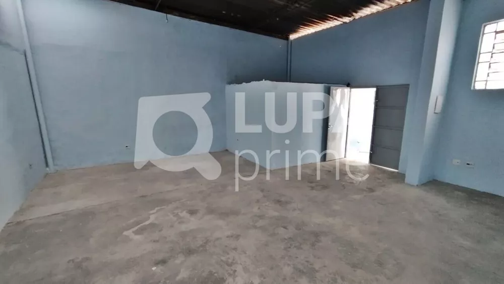 Casa para alugar com 2 quartos, 320m² - Foto 12