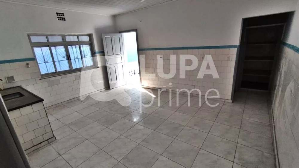 Casa para alugar com 2 quartos, 320m² - Foto 5