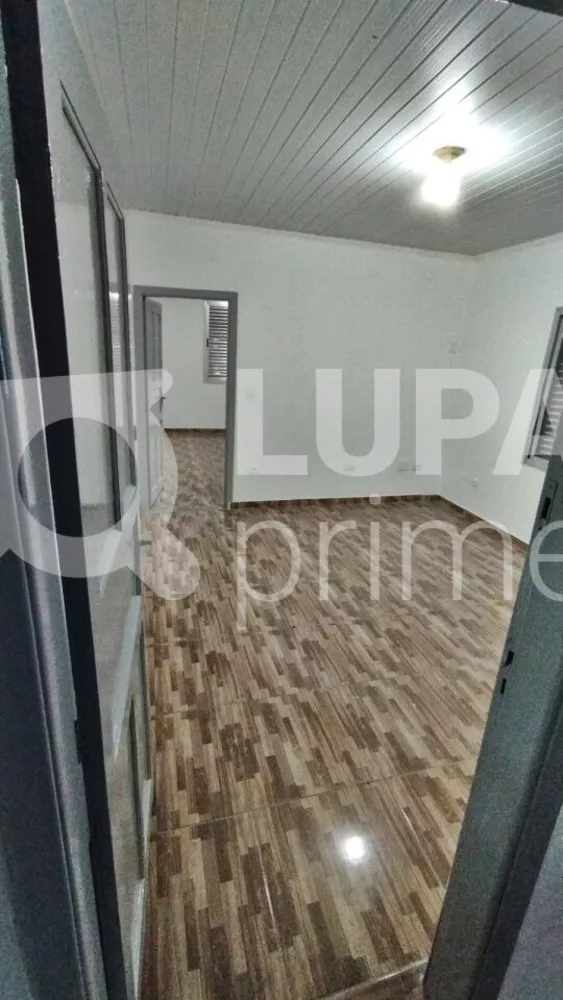 Casa para alugar com 2 quartos, 320m² - Foto 2