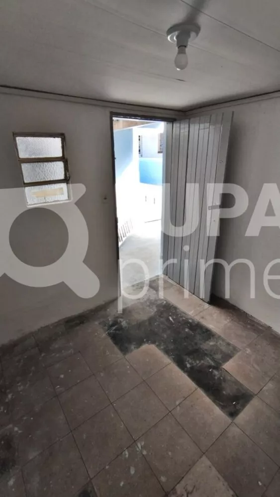 Casa para alugar com 2 quartos, 320m² - Foto 11