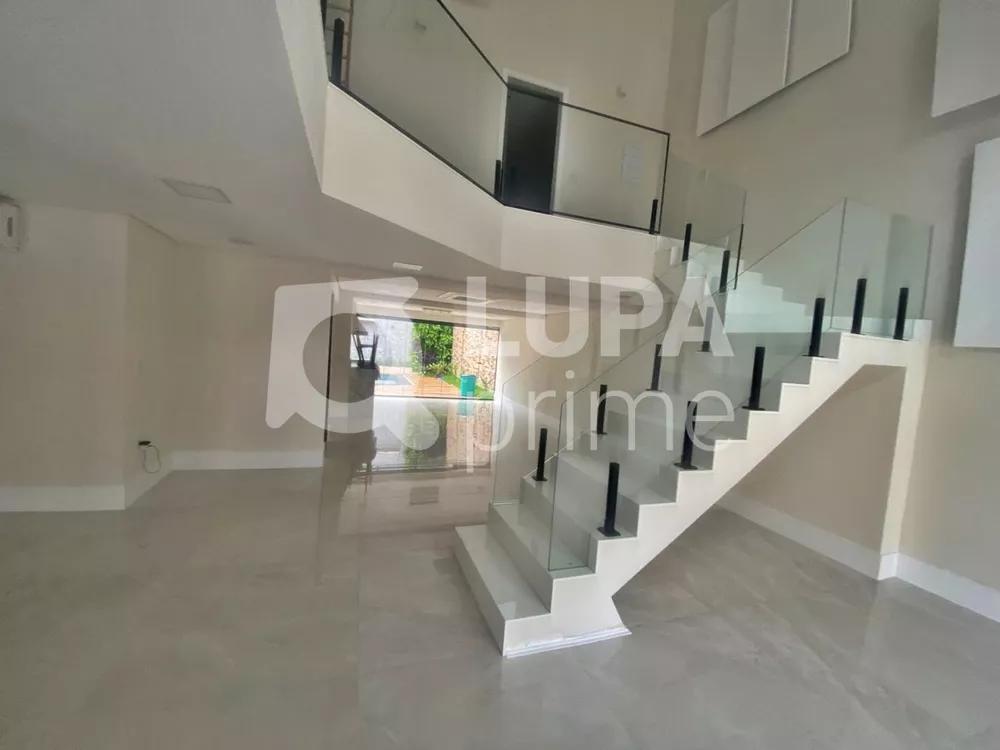 Casa à venda com 3 quartos, 550m² - Foto 1