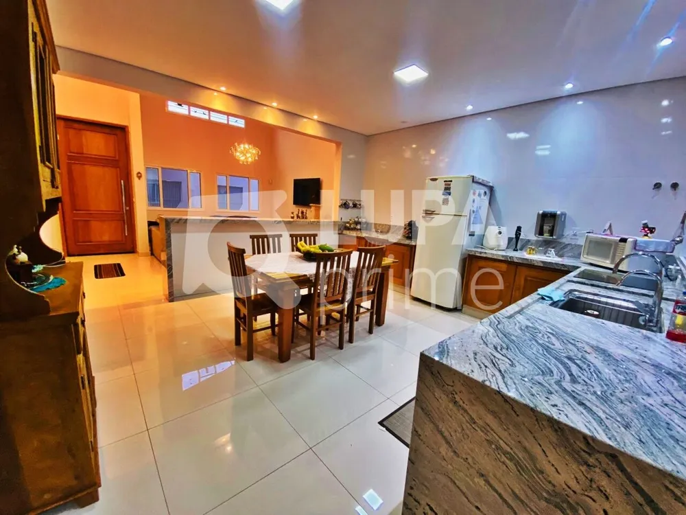 Casa, 3 quartos, 200 m² - Foto 11