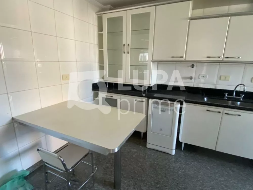 Apartamento à venda com 3 quartos, 157m² - Foto 9