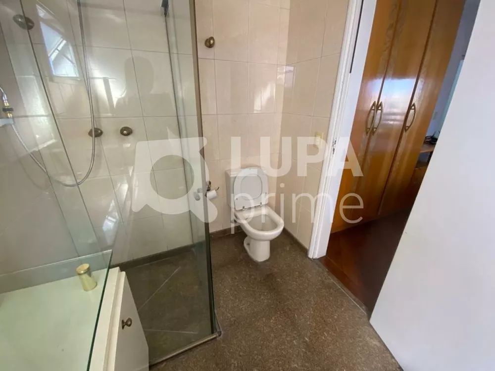 Apartamento à venda com 3 quartos, 157m² - Foto 13