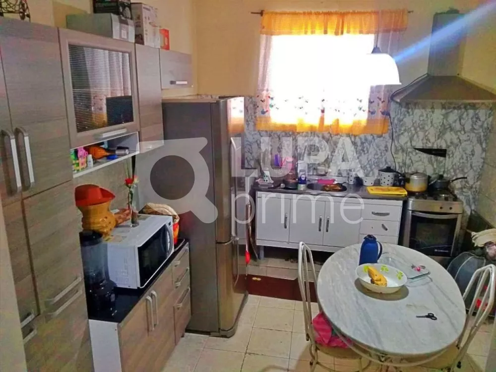 Casa à venda com 3 quartos, 60m² - Foto 4