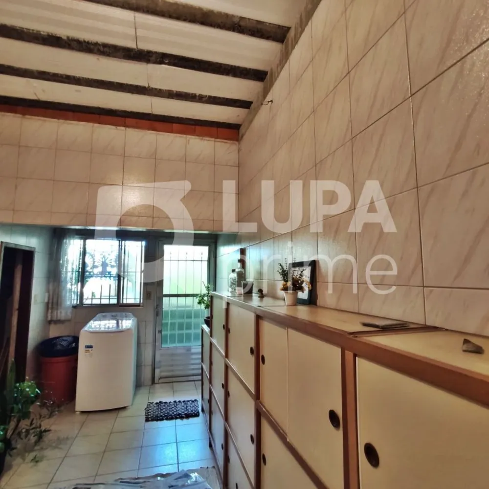Casa, 5 quartos, 180 m² - Foto 1