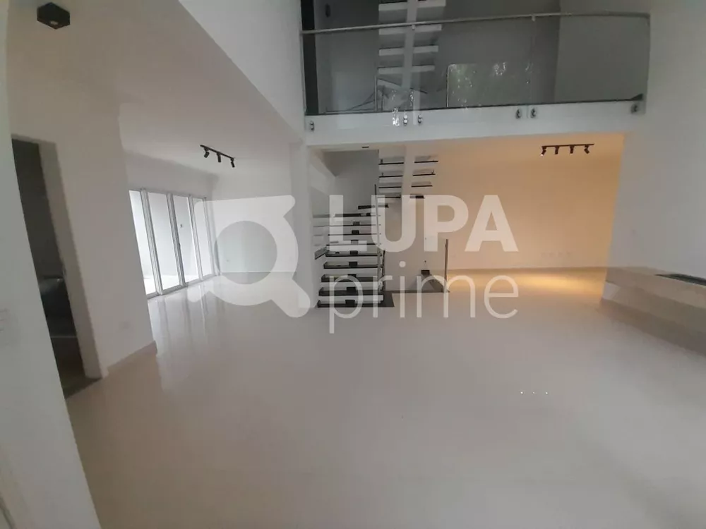 Casa para alugar com 3 quartos, 400m² - Foto 1