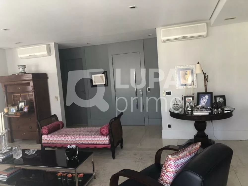 Apartamento à venda com 3 quartos, 400m² - Foto 1