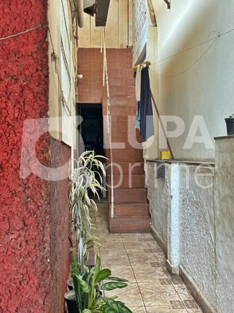 Casa à venda com 2 quartos, 90m² - Foto 2