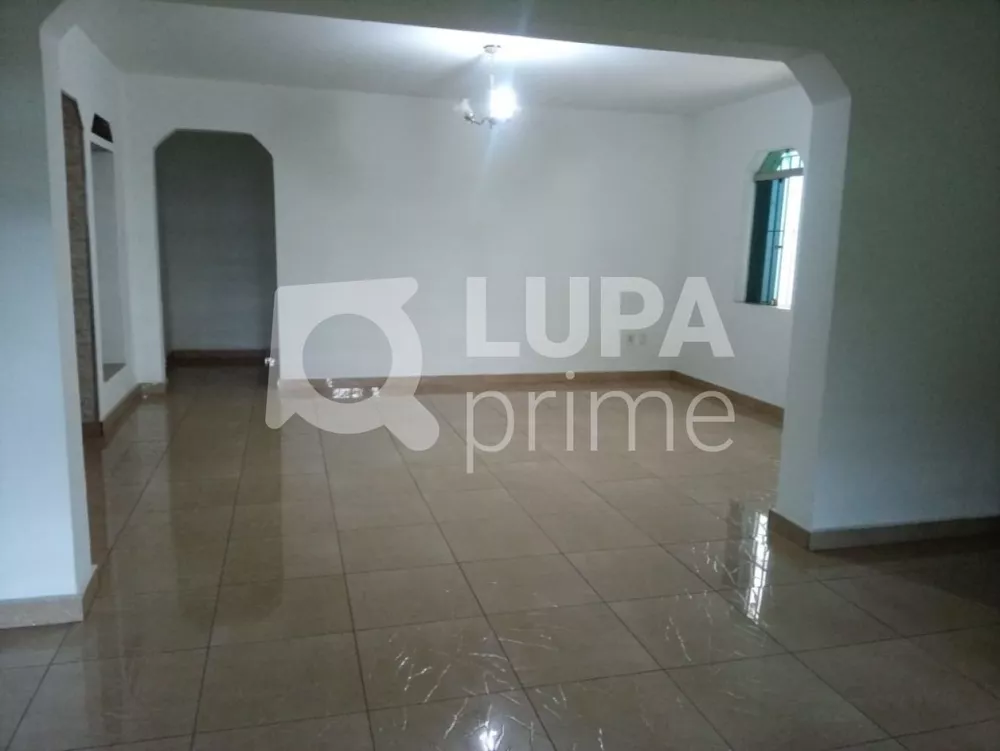 Casa para alugar com 7 quartos, 250m² - Foto 2