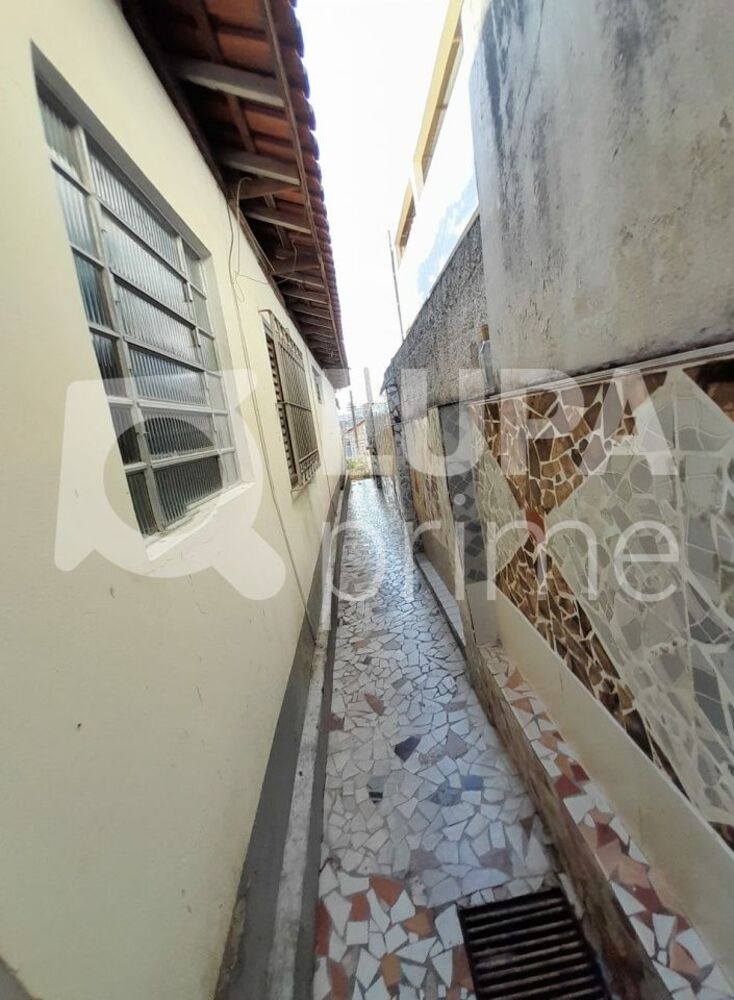 Casa à venda com 2 quartos, 145m² - Foto 2